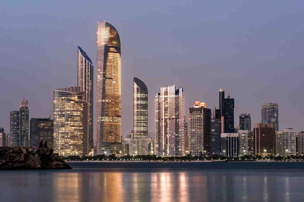Living in Abu Dhabi: A Practical Guide for Expats Seeking More Space
